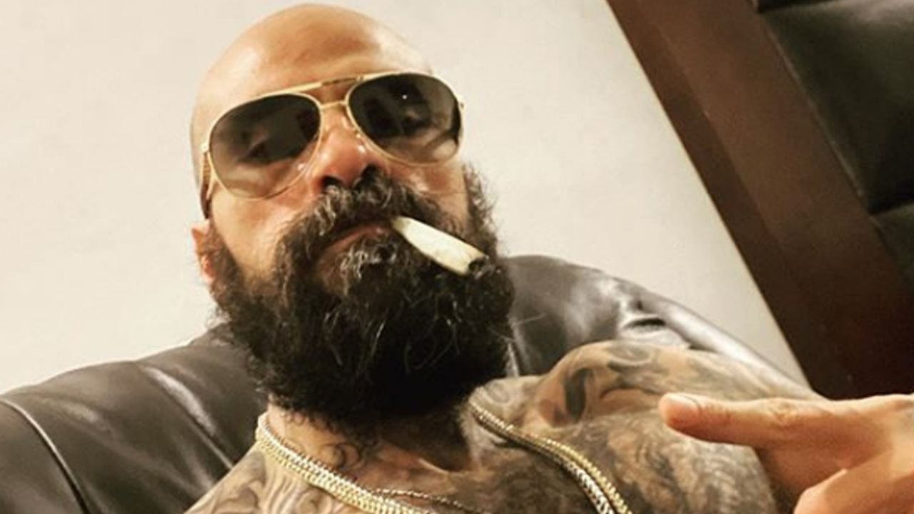 VIDEO: Babo de Cártel de Santa hace a un lado el rap y canta corrido