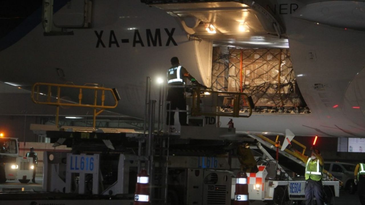 Arriba el cuarto vuelo con suministros médicos de China a México para el Covid-19