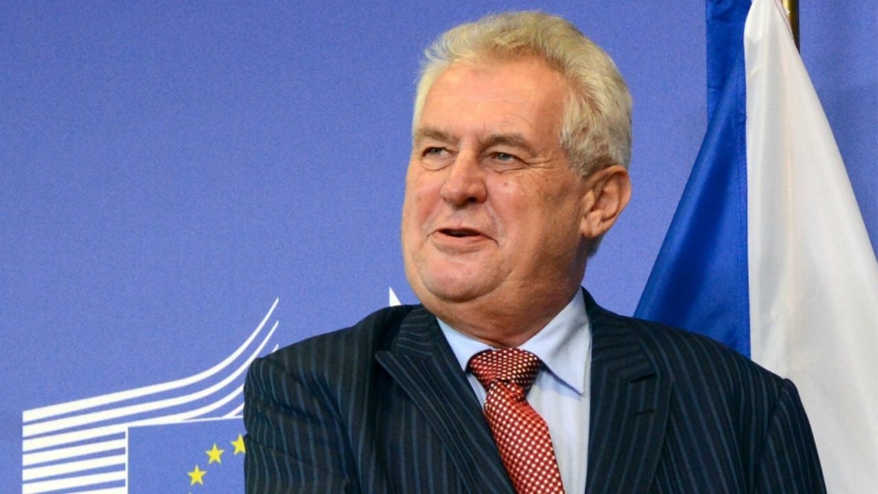 “Creo que las fronteras deberían estar un año cerradas”: Milos Zeman