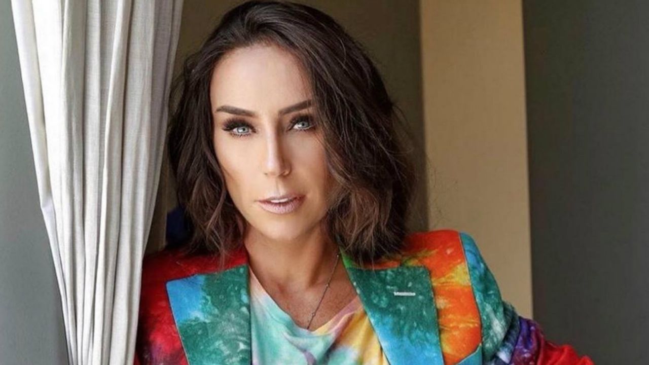 Conductora de Televisa revela un gran secreto: “Sí soy, pero no tanto”