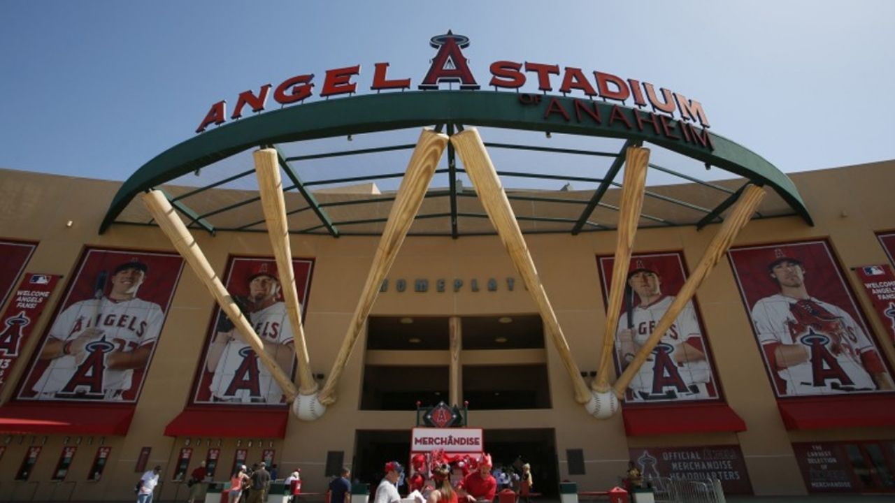 Angels de Anaheim anuncia que pagará a más de sus 1,800 trabajadores del estadio