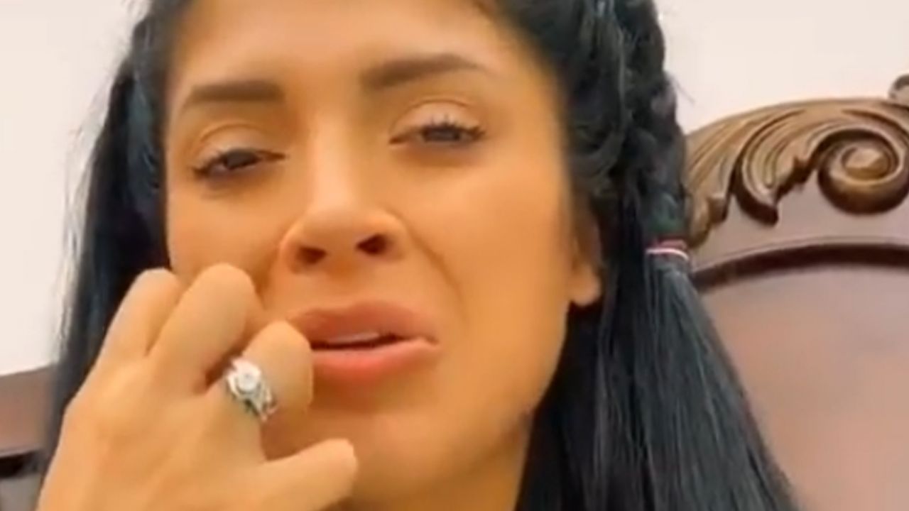 ¿No estudió? Kimberly Flores queda en ridículo al fallar a preguntas de primaria