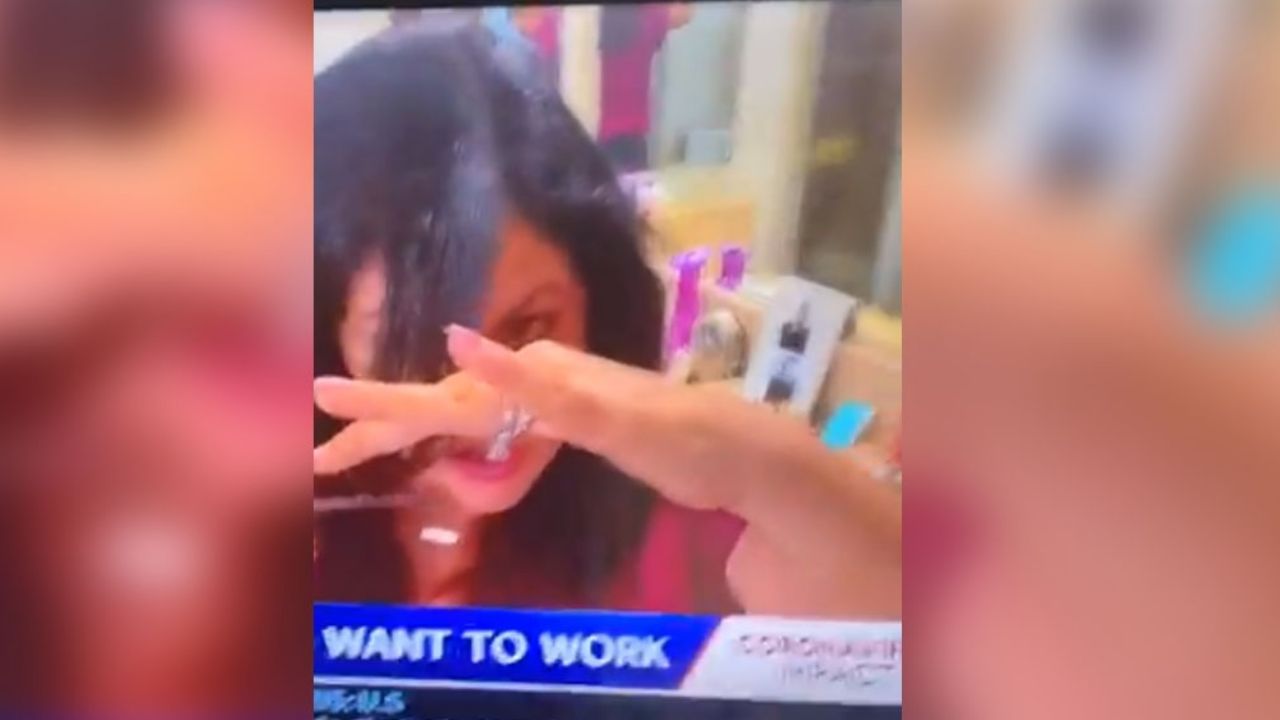 VIDEO: Reportera graba a su esposo desnudo mientras hacía home office