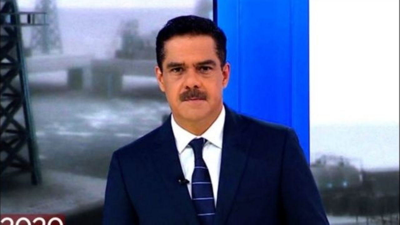 “Tienes que renunciar”: La dura crítica de escritora mexicana a Javier Alatorre