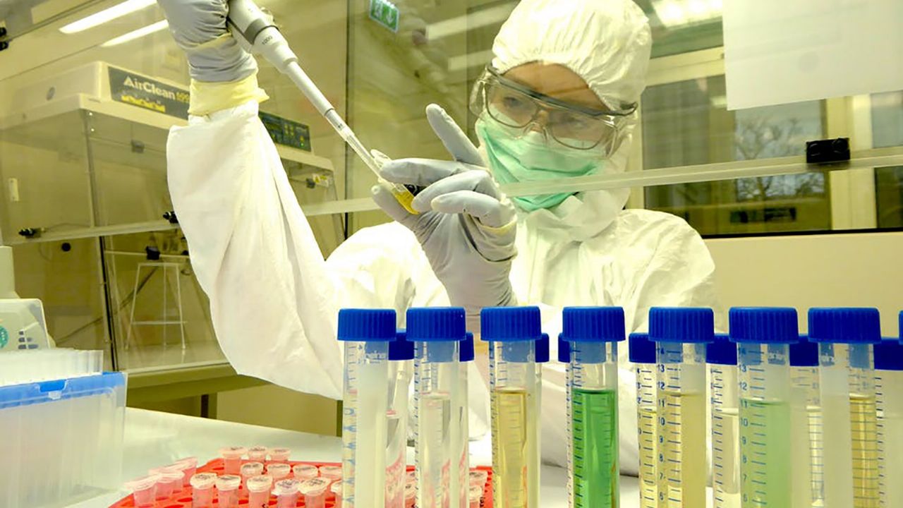 Reino Unido iniciaría en 2 días con las vacunas contra el Covid-19 en humanos