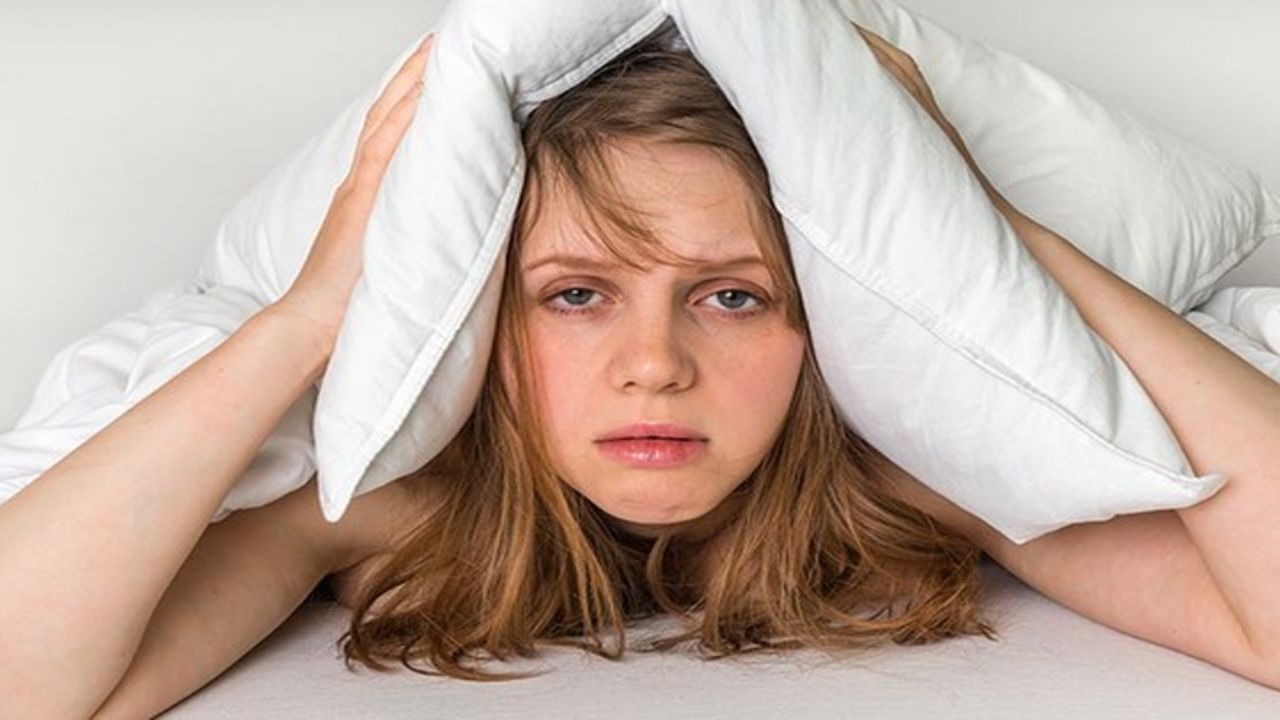 ¡Alarmante! Dormir menos de ocho horas puede provocar obesidad, según estudio