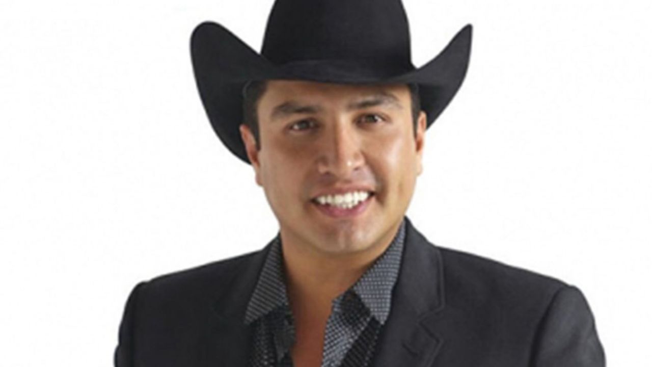 Julión Álvarez advierte a los fans sobre fraude: “Se hacen pasar por mí”