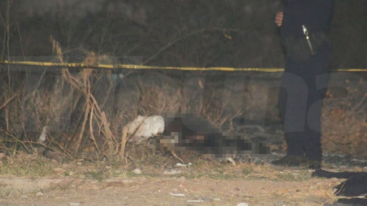Despiadado crimen: Hombre es hallado calcinado en predio baldío