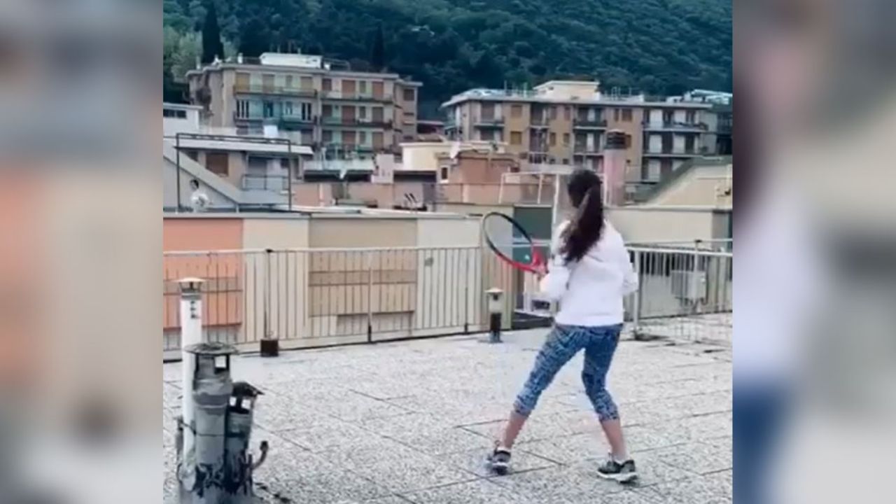 VIDEO: Tenistas italianas encuentran método para jugar durante la cuarentena
