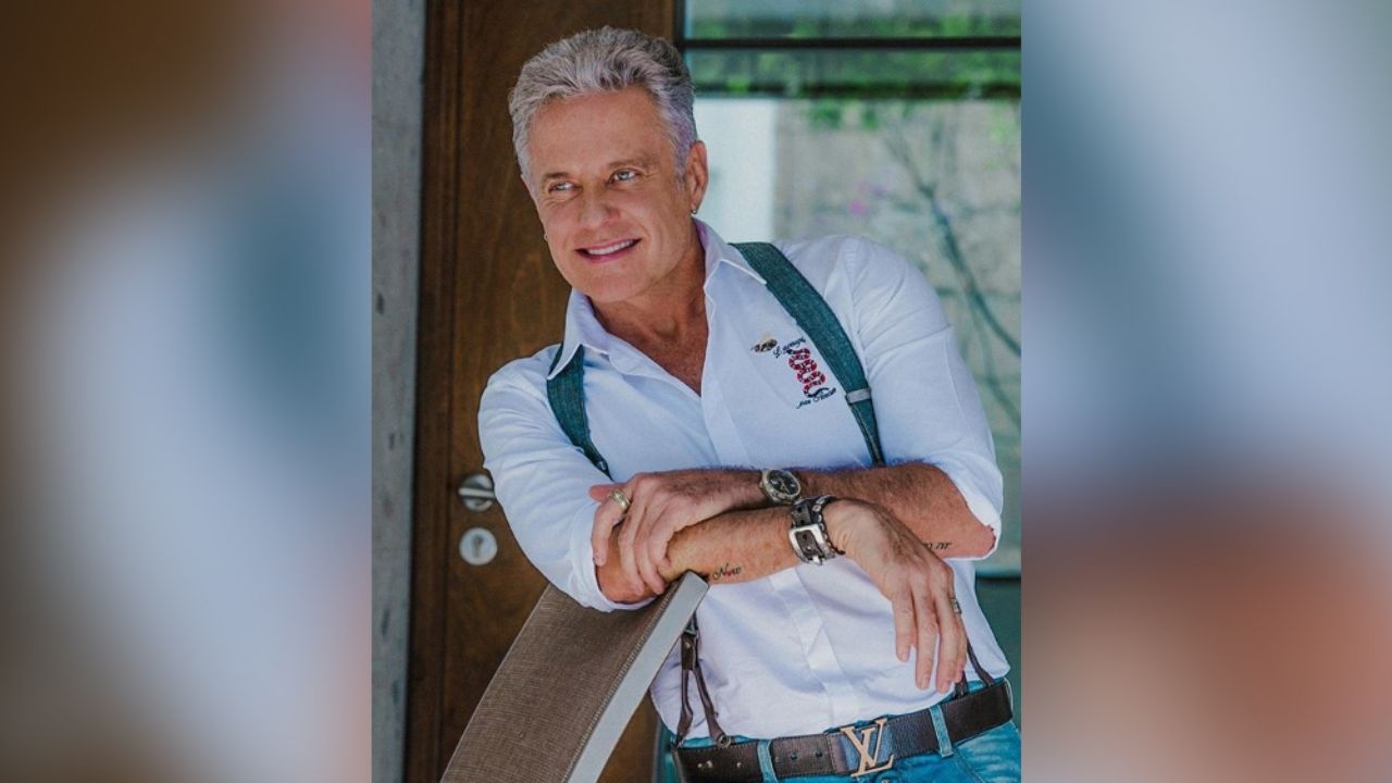 Actor de Televisa genera polémica con video que muestra extraña sombra detrás de él