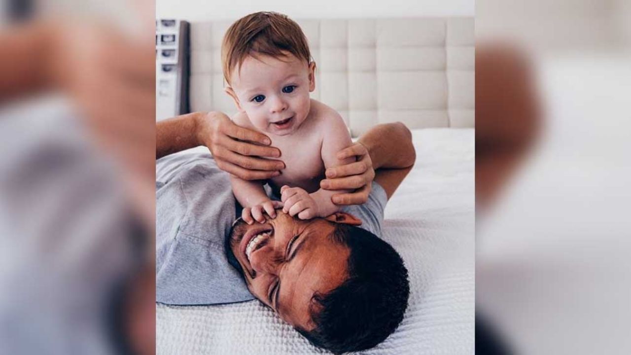 “Empate”: La foto de ‘Chicharito’ y su bebé que puso a fans a discutir su parecido