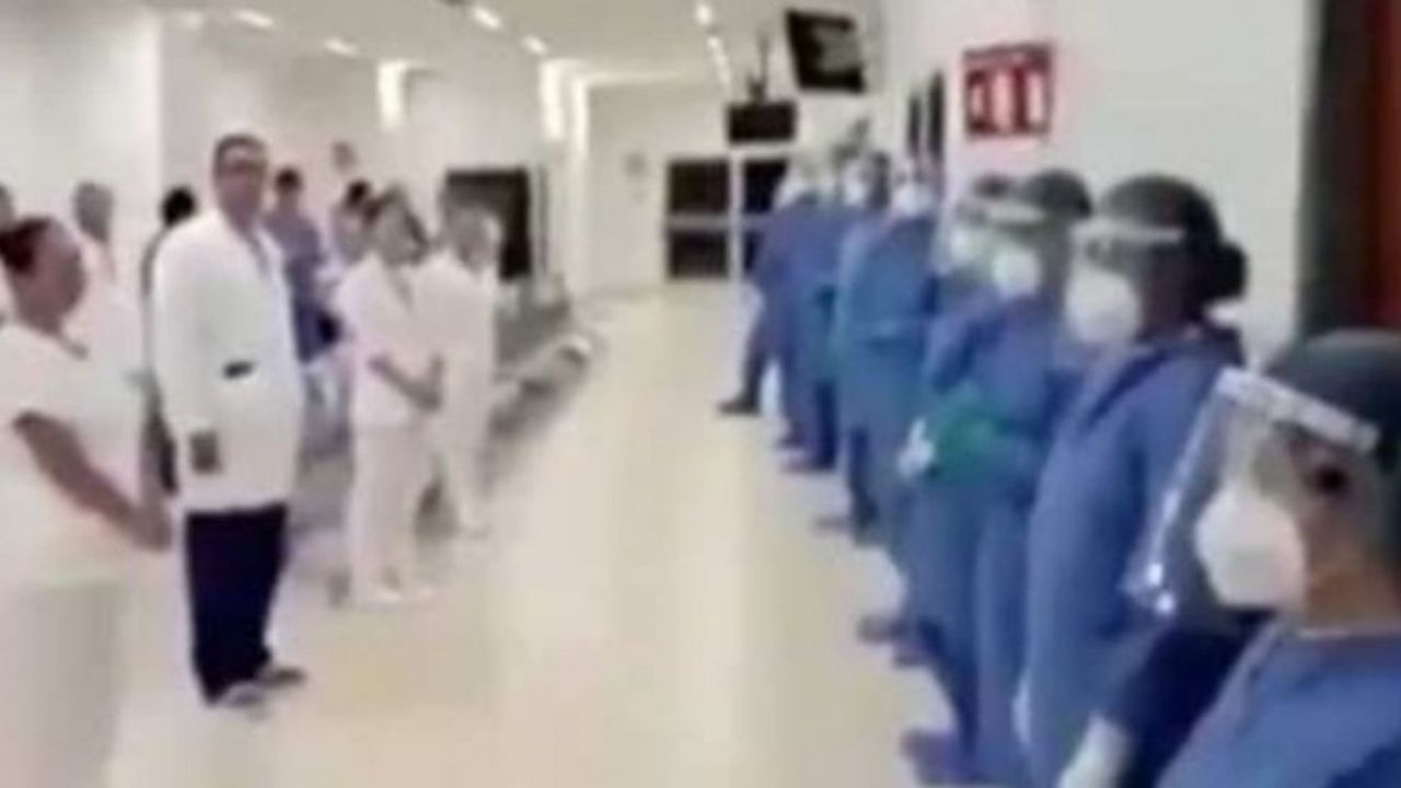 (VIDEO) “Al pie del cañon”: Médicos y enfermeras entonan himno nacional