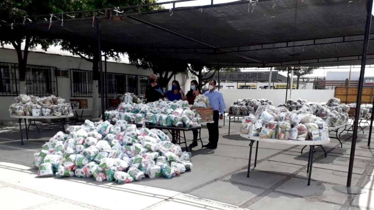 Gasolineros de Navojoa donan mil despensas para las familias necesitadas
