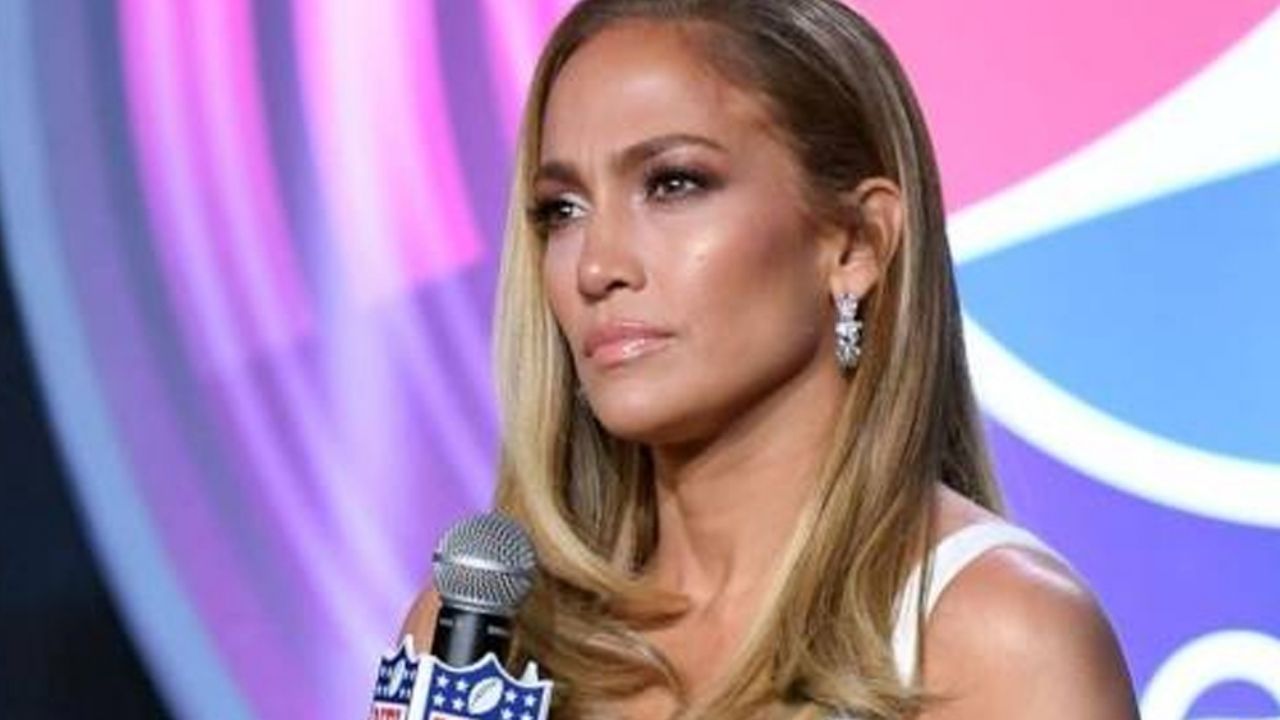 Jennifer Lopez recibe fuerte demanda por publicar foto de sí misma en Instagram