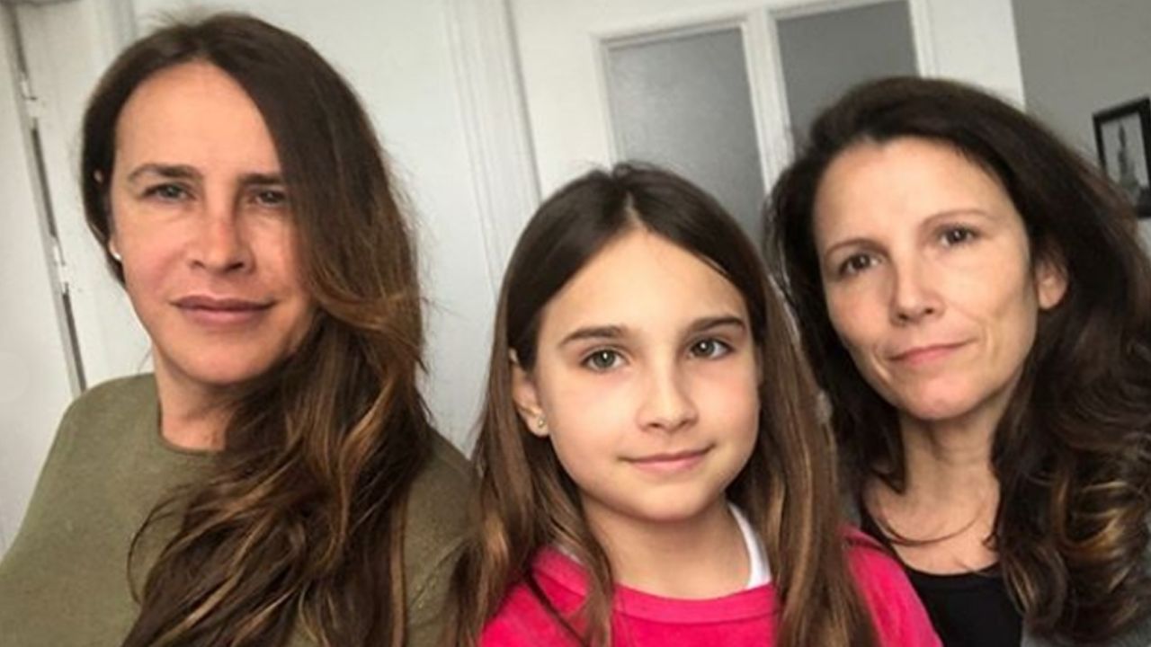 VIDEO: Karla Gascón aprovecha la cuarentena para estar con su esposa e hija