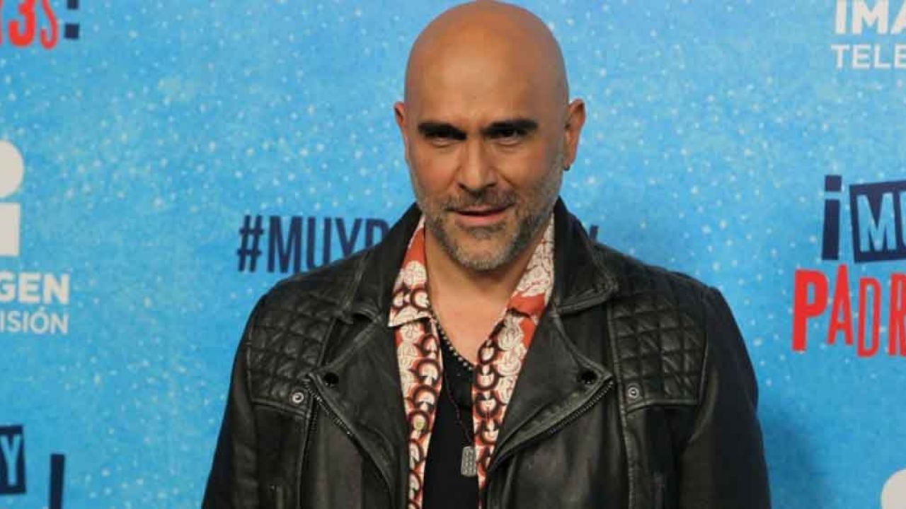Exactor de Televisa habla de la rara enfermedad que lo ha llevado a quedarse solo