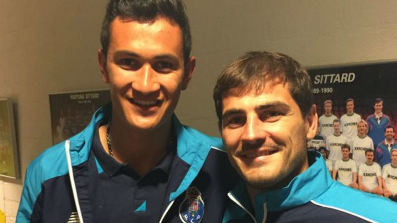 Iker Casillas felicita a Raúl Gudiño por su cumpleaños a través de Twitter