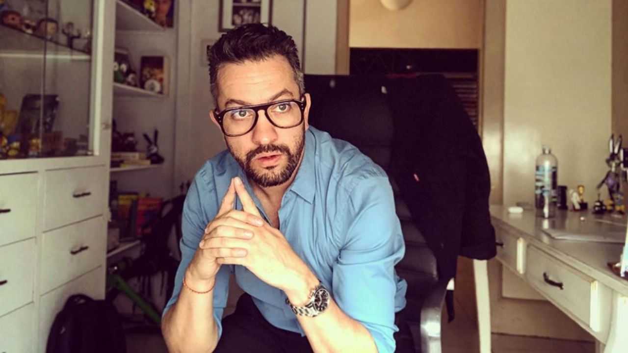 Con foto de Valentin Elizalde, Chumel Torres se burla de muerte de médicos por Covid-19