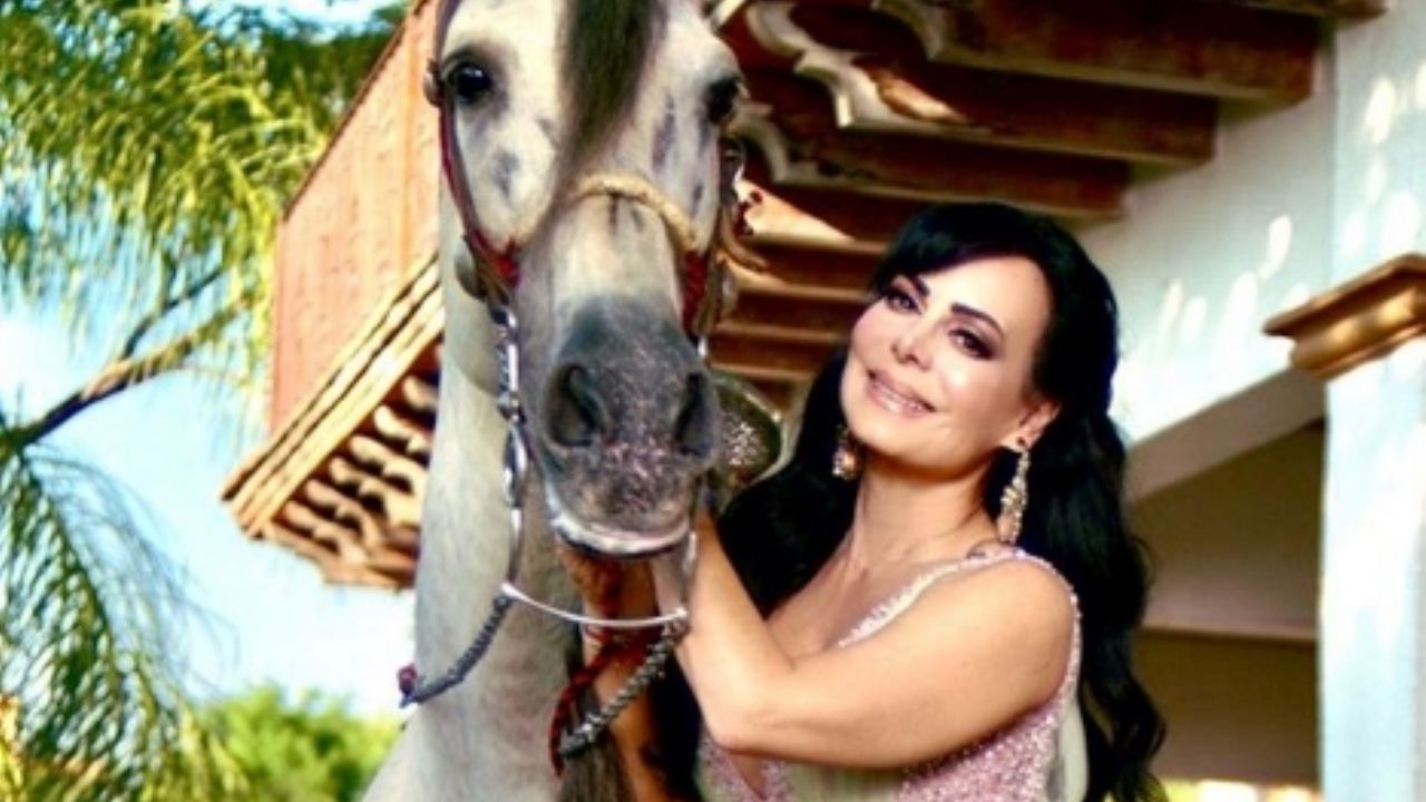 Maribel Guardia enseña hasta “los calzones” con sensual y atrevido vestido en Instagram
