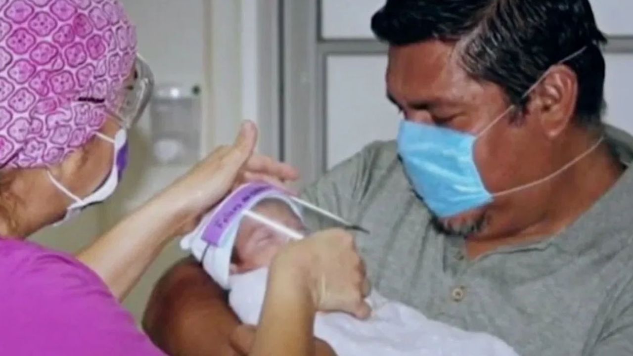 Dan de alta al ‘bebé milagro’, el primero en México de una madre que falleció por Covid-19