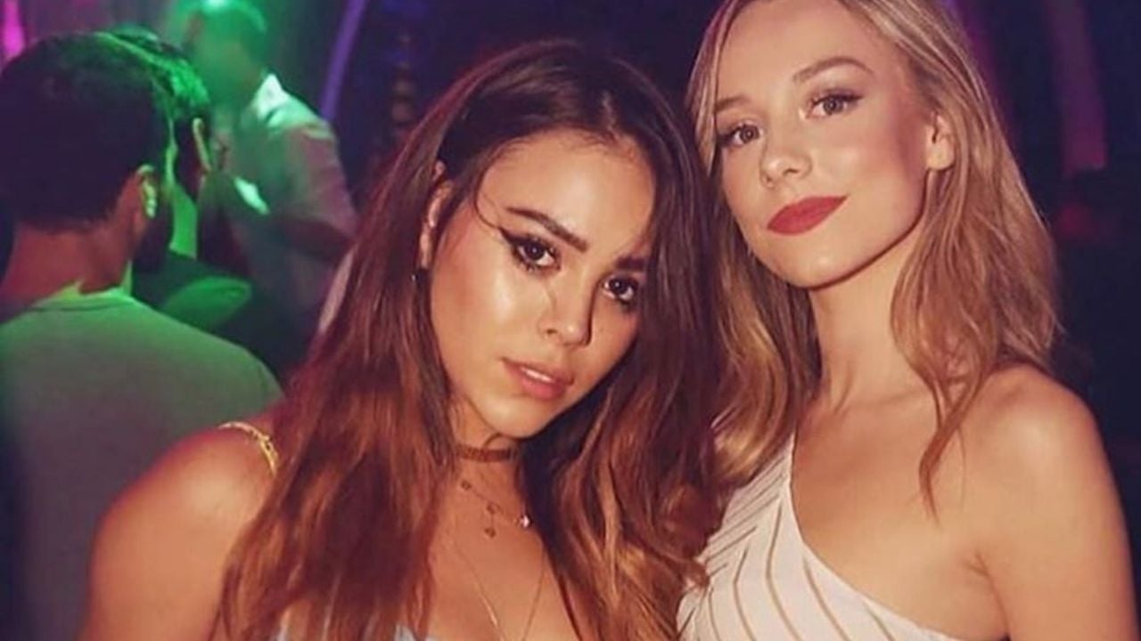 Llaman “gordibuena” a Danna Paola al posar junto a Ester Expósito