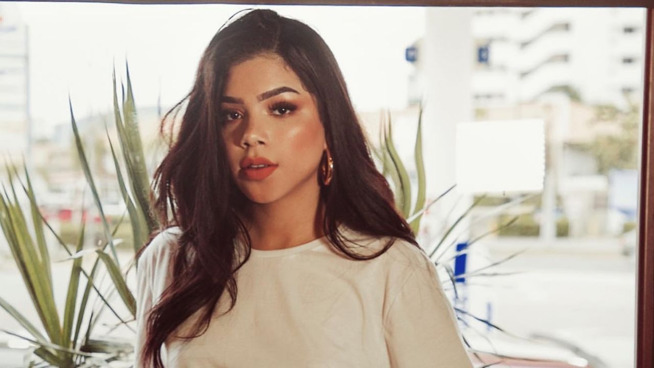 En ropa interior, Kenia Os celebra sus 6 millones de seguidores en Instagram