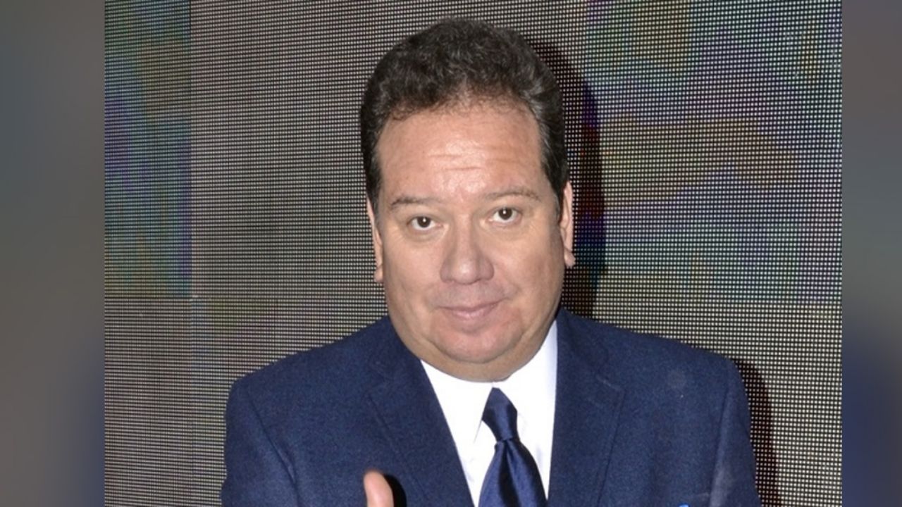 A sus 60 años, famoso conductor de Televisa hace su debut en TikTok