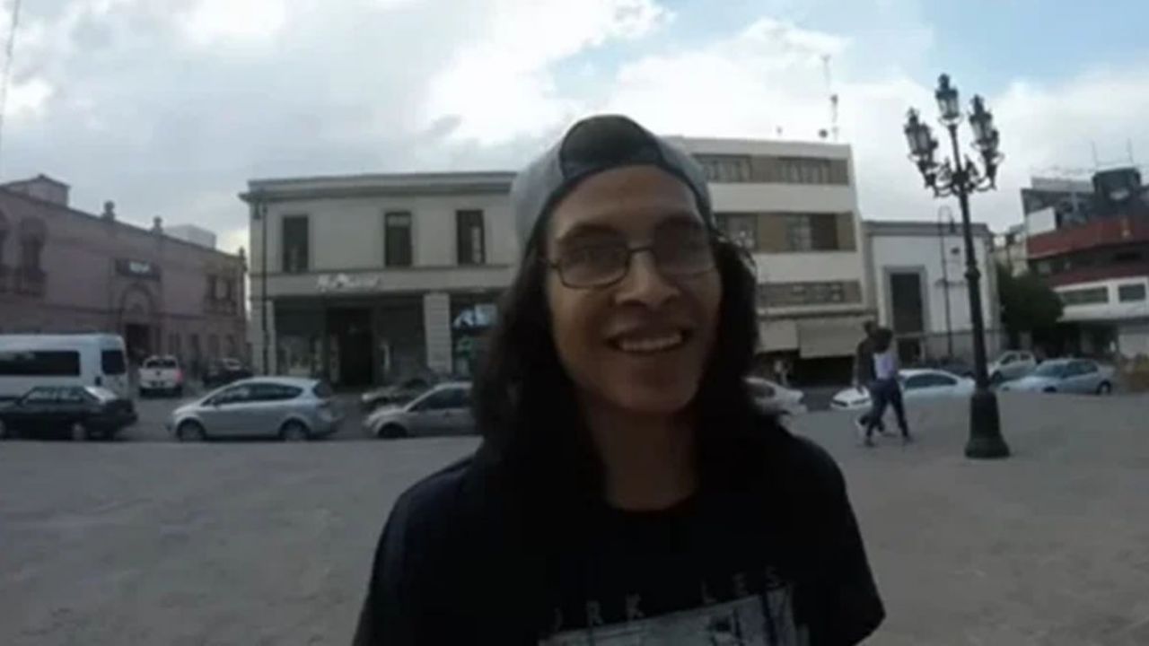 VIDEO: Otro youtuber ignora cuarentena y sale sin cubrebocas: “No uso esas madr…”