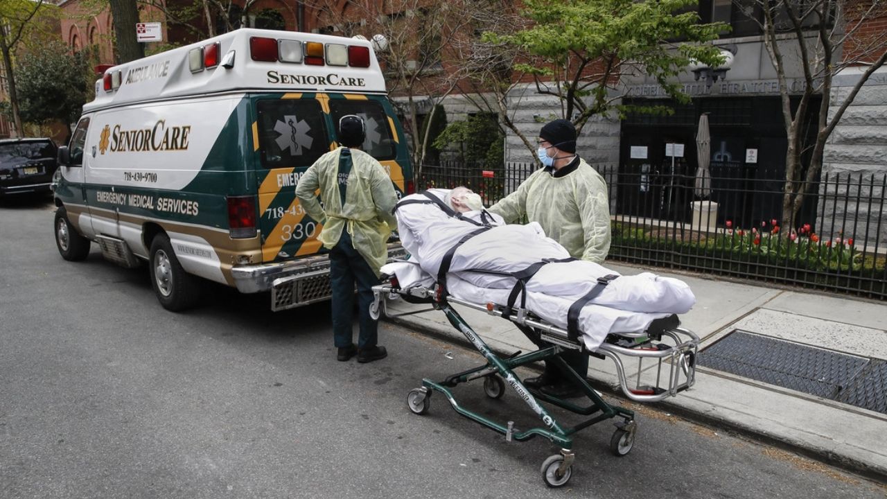 Tras ser rechazado en tres hospitales, hombre muere de coronavirus en EU