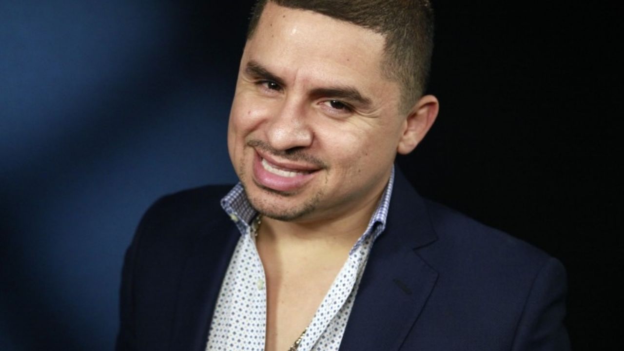 ¡En plena borrachera! Larry Hernández hace el ridículo con canción de Joan Sebastian