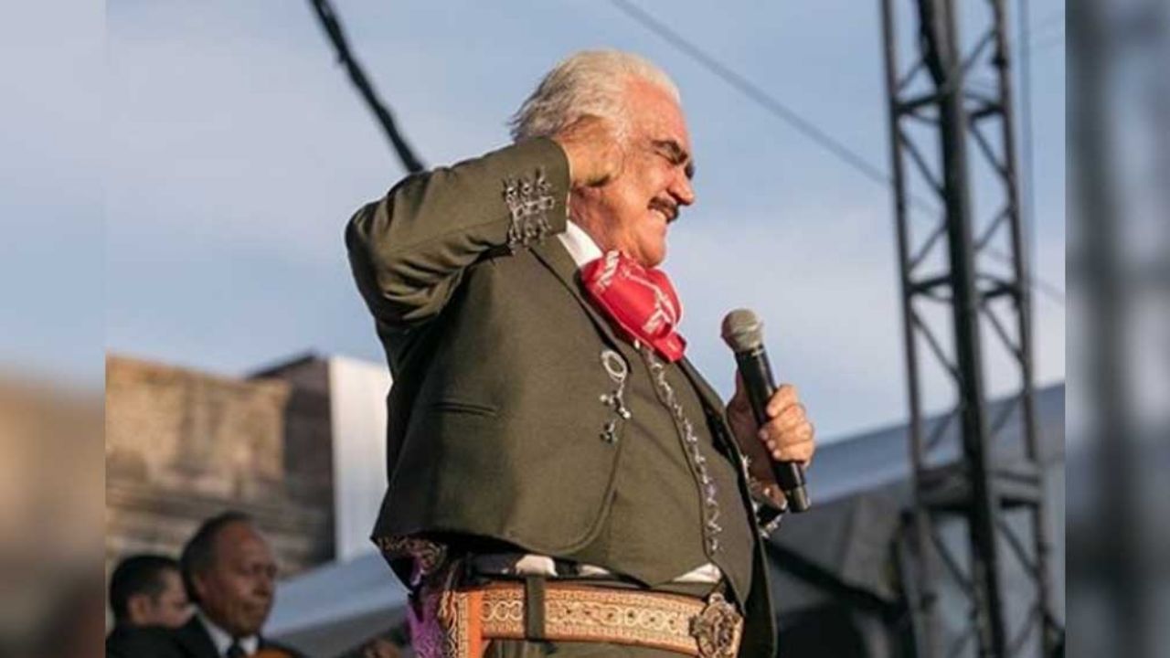 Hijo de Vicente Fernández revela si su padre está en peligro por coronavirus