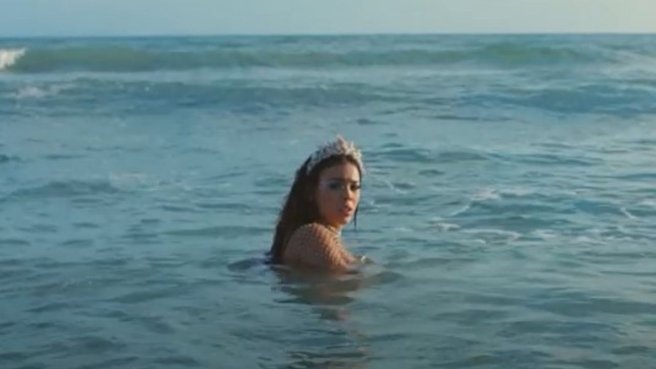 ¡Magnífico! Danna Paola revive a ‘La Niña de la Mochila Azul’: “La profecía es real”