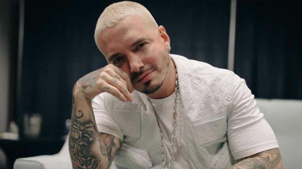 J Balvin aclara ser sexy al lucir ridículos lentes; usuarios se lo comen vivo