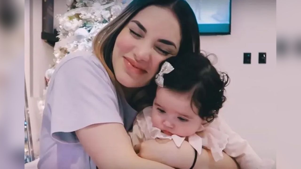 Kimberly Loaiza se olvida de la polémica y presume a su hija Kima en Instagram