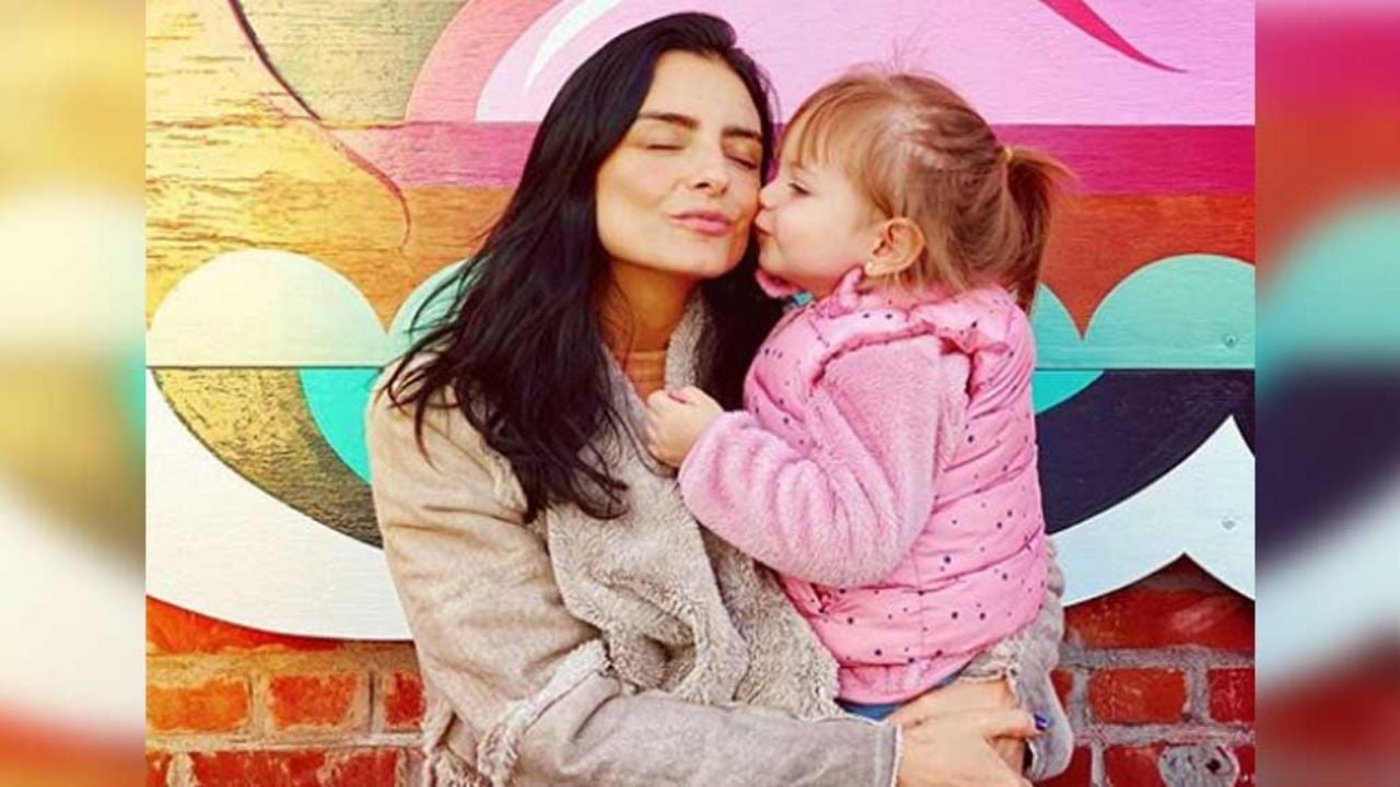 Aislinn Derbez revive su “caótico” parto y su mayor temor: “Me sentía fatal”