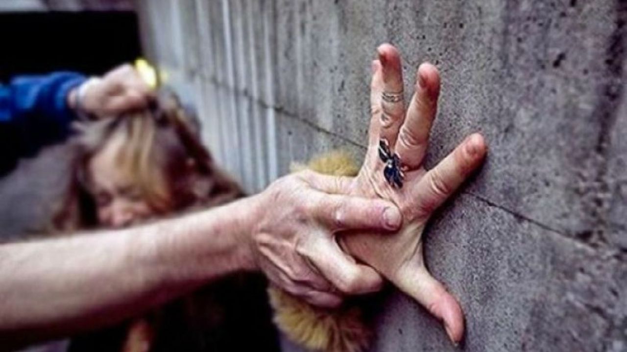 Madre recibe palazo en la cabeza al intentar salvar a su hija de una violación