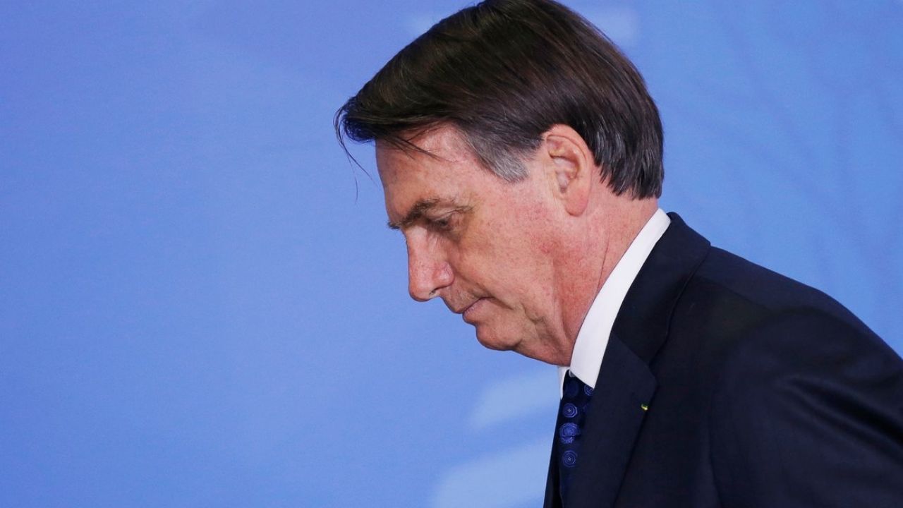 Bolsonaro, en jaque por renuncia de funcionario; Fiscalía pide investigar al presidente