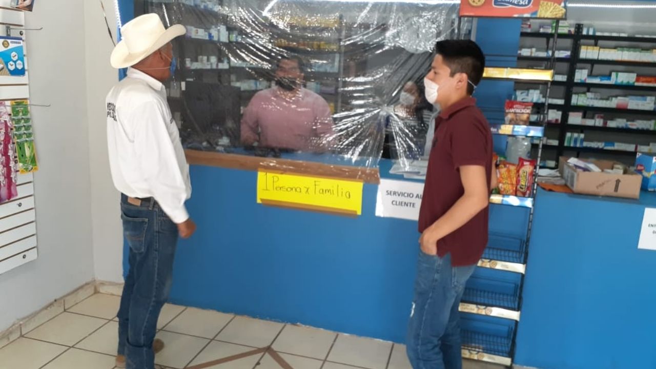 En Etchojoa instan a comerciantes a mantener sanitizados sus negocios