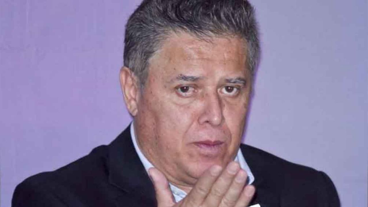 Exconductor de Televisa desata fuertes críticas al hacer el ‘pillow challenge’