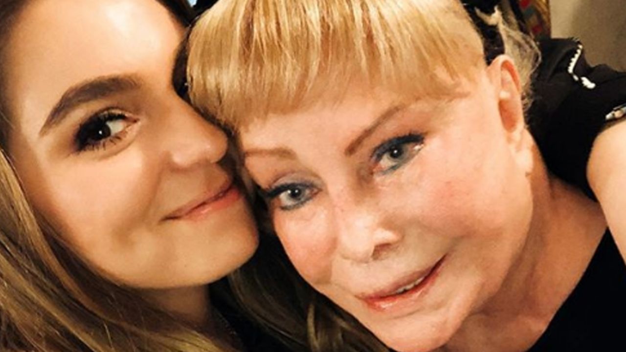 Sofía Castro comparte triste foto del funeral de su abuela, madre de ‘El Güero’ Castro