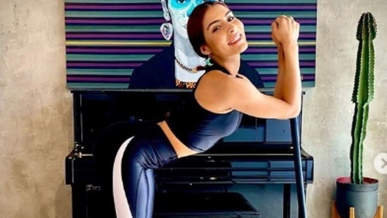 María León prende Instagram con sensual baile y fans enloquecen: “Te mueves muy bien”