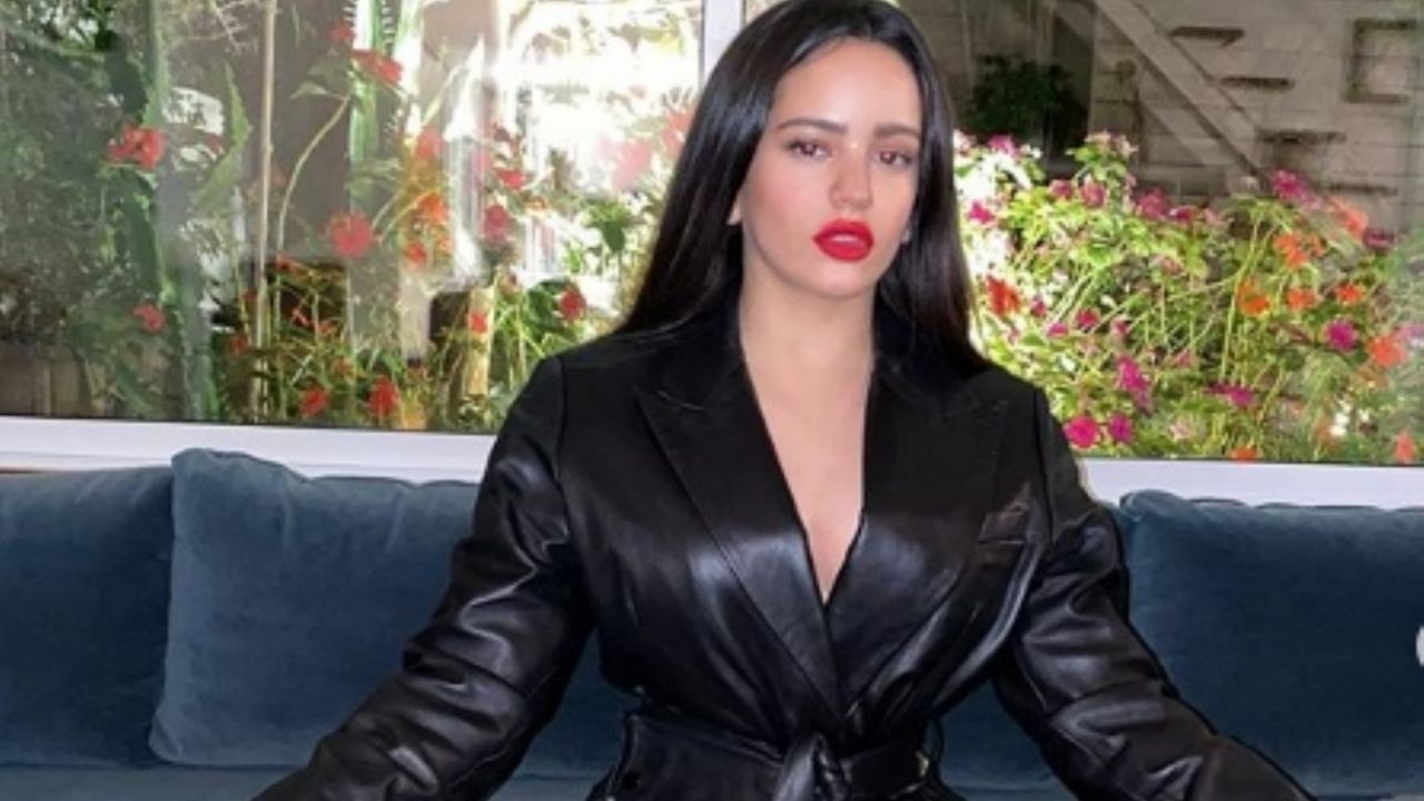 Sin pudor alguno, Rosalía enseña sus ‘encantos’ en tremendo mini vestido: “Que cosotas”
