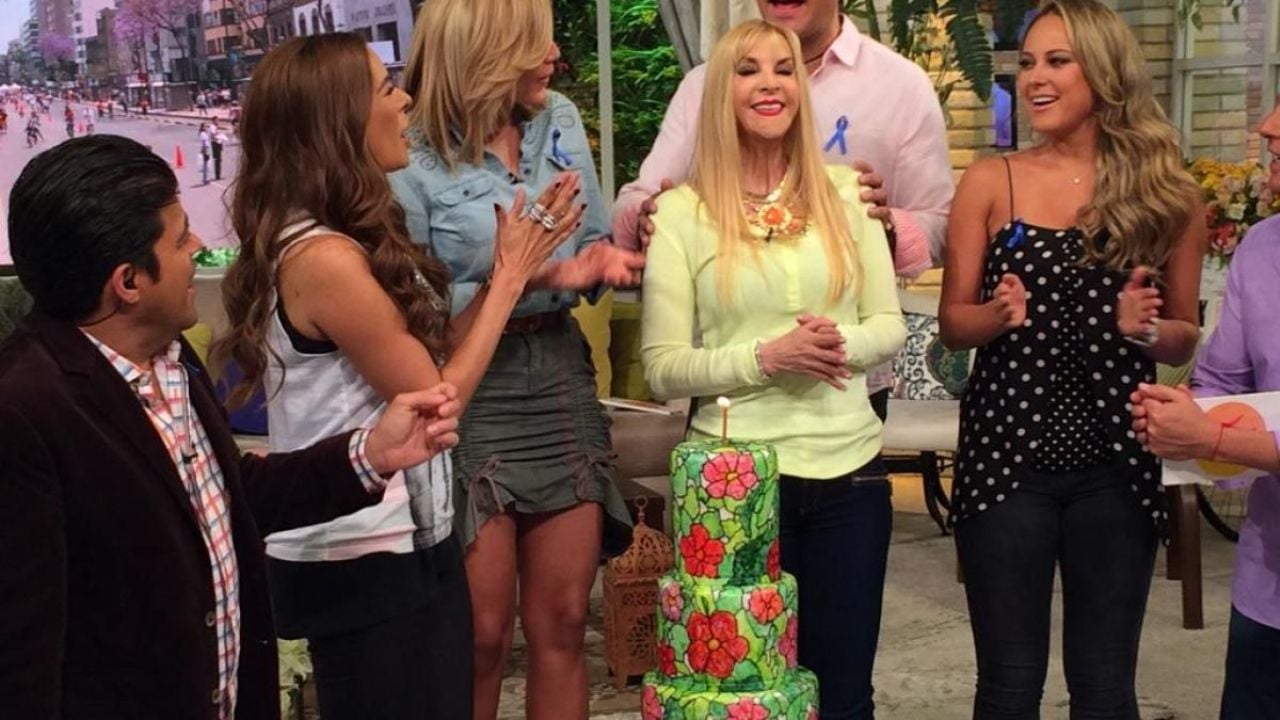 Destrozan y llama ridícula a conductora de Televisa por bailar con su nieta en TikTok