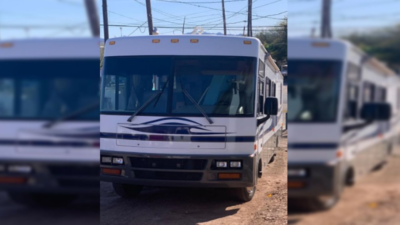 A bordo de casa rodante, detienen a dos hombres con casi una tonelada de droga