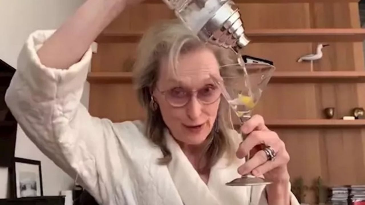 Meryl Streep se embriaga en videollamada y se vuelve la sensación de Internet