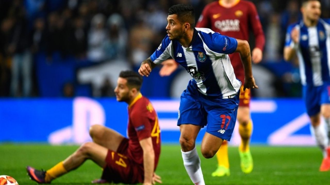 Carlos Salcedo asegura que el ‘Tecatito’ Corona tiene que jugar en la Serie A