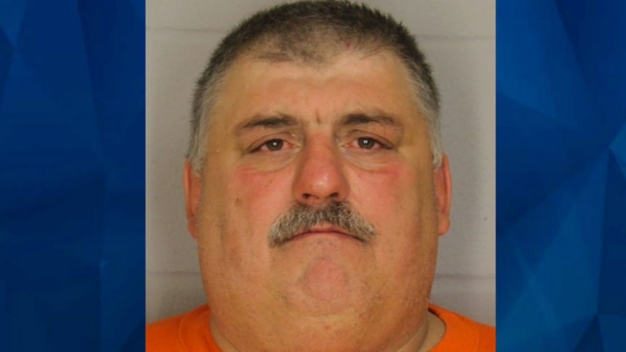 Hombre le dispara a su esposa y es sorprendido cuando desmembraba el cuerpo