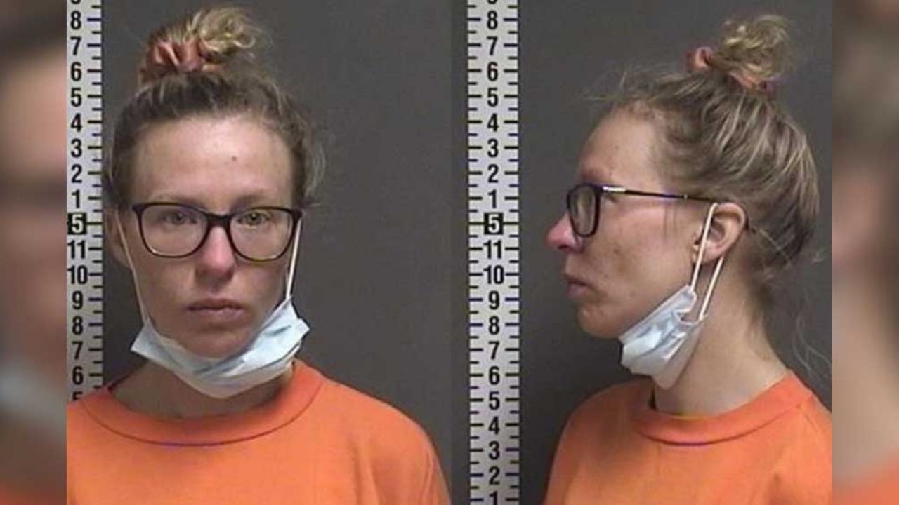 Enfermera ‘asesina’ a golpes a niño que buscaba adoptar junto a su esposo