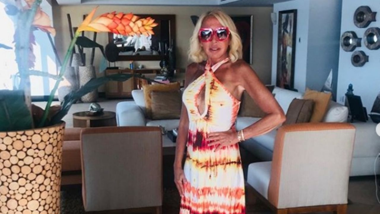 “Cáncer visual”: Laura Bozzo horroriza Instagram al subir un video recién levantada y sin pintura