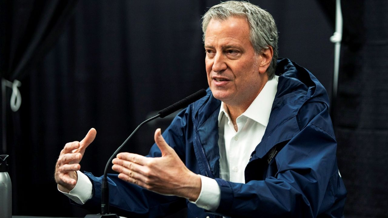 “No será tolerado”: Alcalde de NY dispersa funeral masivo en medio de la pandemia